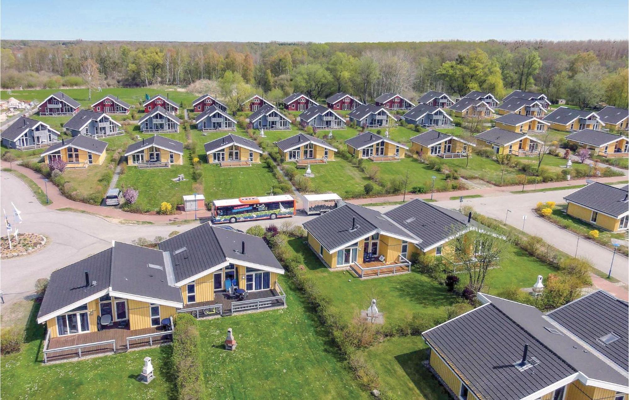 2 Bedroom Nice Home In Rechlin Exteriör bild