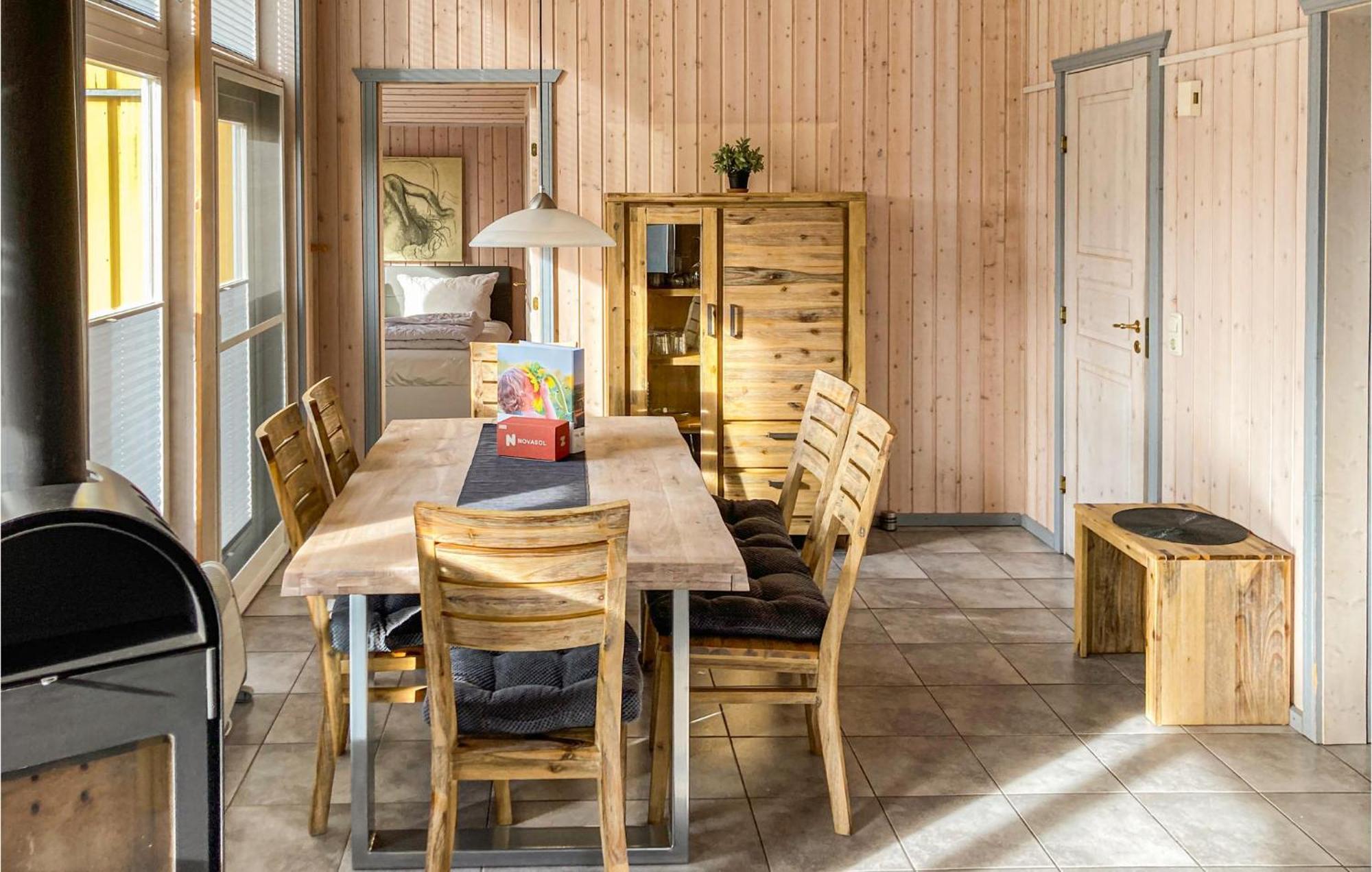 2 Bedroom Nice Home In Rechlin Exteriör bild